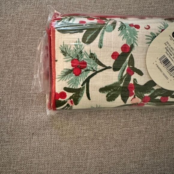 Christmas Berries Reversible Table Runner - Picture 5 of 6